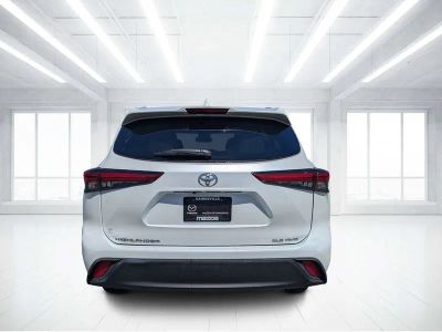 2022 Toyota Highlander — interior view