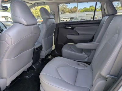 2022 Toyota Highlander — photo 14 view