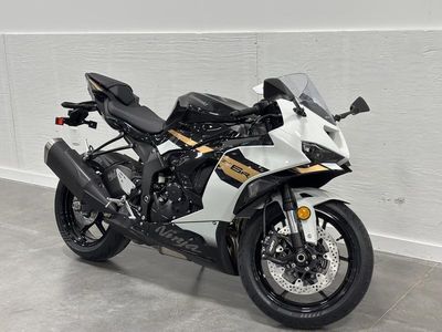 2026 Kawasaki Ninja ZX-6R - Photo 2
