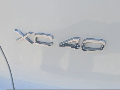 2023 Volvo XC40 — photo 14 view