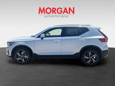 2023 Volvo XC40 — photo 8 view