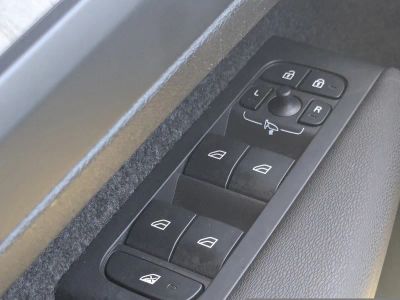 2023 Volvo XC40 — photo 31 view