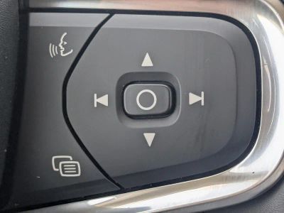 2023 Volvo XC40 — photo 33 view