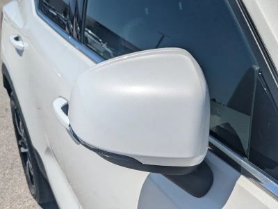 2023 Volvo XC40 — photo 12 view