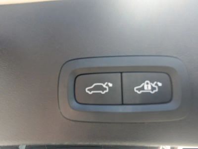 2023 Volvo XC40 — photo 17 view