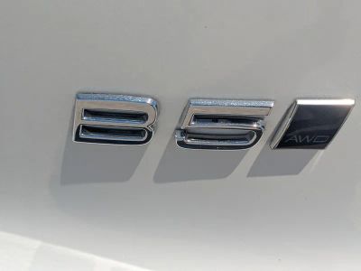 2023 Volvo XC40 — photo 13 view