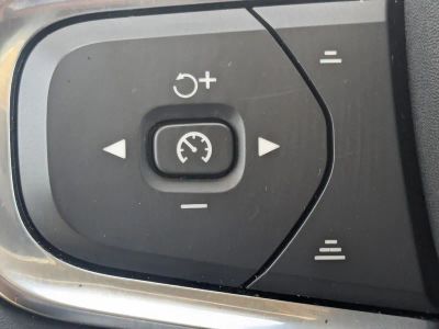 2023 Volvo XC40 — photo 32 view
