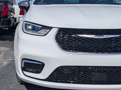 2026 Chrysler Pacifica — photo 10 view