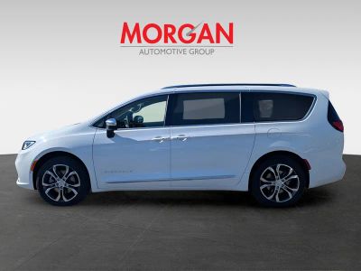 2026 Chrysler Pacifica — photo 7 view