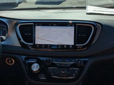 2026 Chrysler Pacifica — photo 18 view