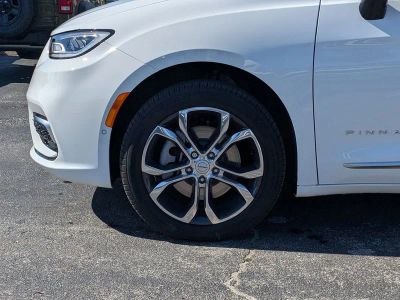 2026 Chrysler Pacifica — photo 12 view