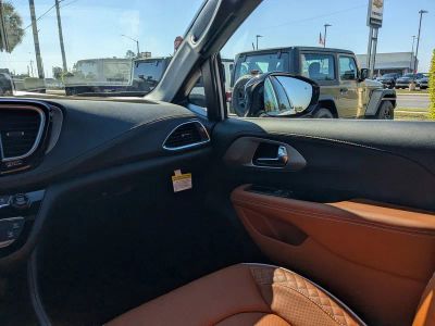 2026 Chrysler Pacifica — photo 19 view