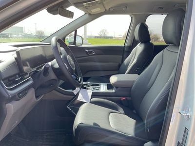 2026 Kia Carnival — photo 9 view