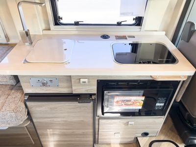 2026 Winnebago TRAVATO - Photo 8