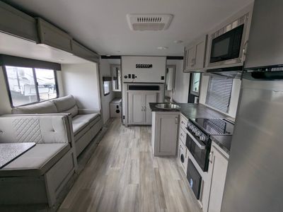 2023 Prime Time Tracer LE - Photo 3