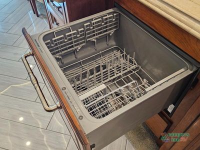 2015 Tiffin Motorhomes Allegro Bus — photo 24 view