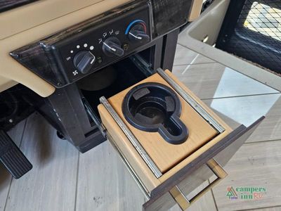 2015 Tiffin Motorhomes Allegro Bus — photo 15 view