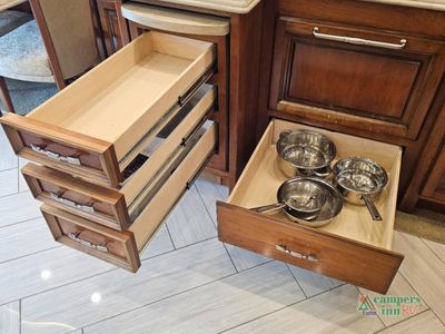 2015 Tiffin Motorhomes Allegro Bus — photo 25 view