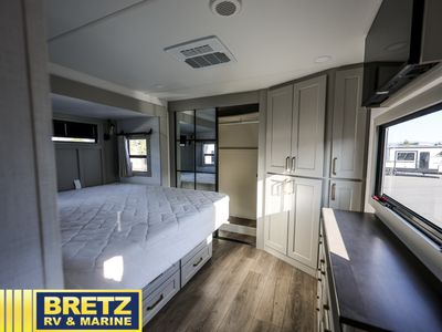 2024 Brinkley Model G - Photo 17