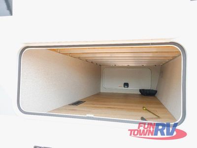2026 Winnebago Thrive - Photo 7