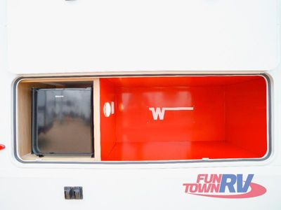 2026 Winnebago Thrive - Photo 12