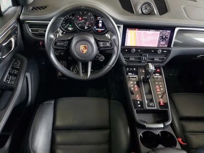 2022 Porsche Macan — photo 12 view