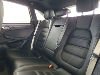 2022 Porsche Macan — photo 8 view