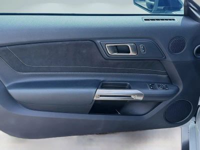2017 Ford Mustang — photo 19 view
