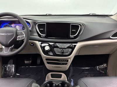 2022 Chrysler Pacifica - Photo 23