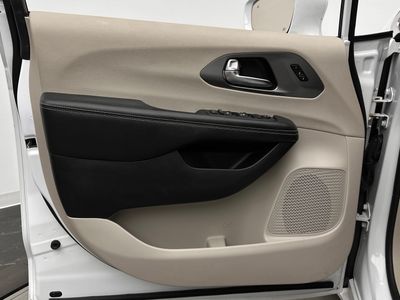 2022 Chrysler Pacifica - Photo 9