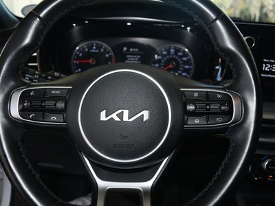 2022 Kia K5 - Photo 11