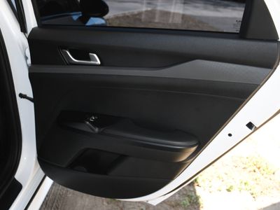 2022 Kia K5 - Photo 17
