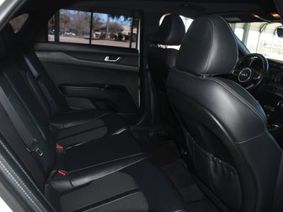 2022 Kia K5 - Photo 16