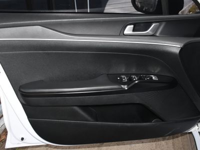 2022 Kia K5 - Photo 8