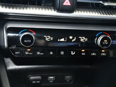 2022 Kia K5 - Photo 19
