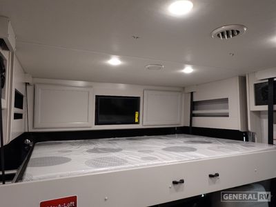 2026 Fleetwood Bounder - Photo 13