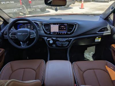 2026 Chrysler Pacifica — photo 17 view