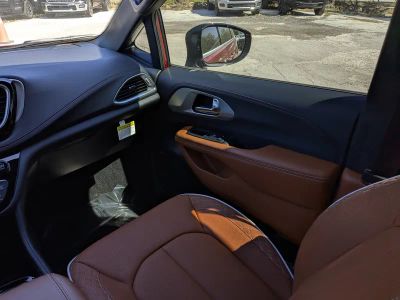 2026 Chrysler Pacifica — photo 19 view