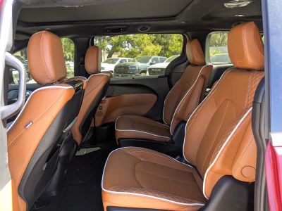 2026 Chrysler Pacifica — photo 14 view