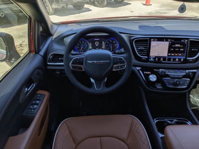 2026 Chrysler Pacifica — photo 18 view