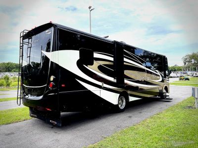 2018 Newmar Bay Star — side profile view