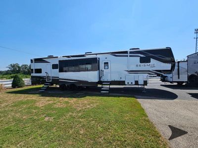 2026 Jayco Seismic - Photo 11