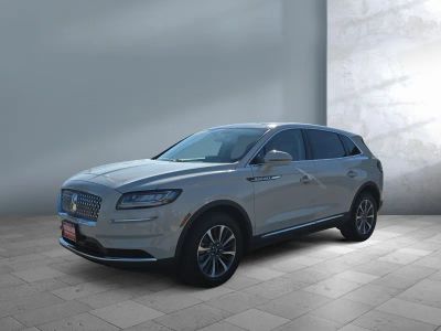 2022 Lincoln Nautilus — front three-quarter view