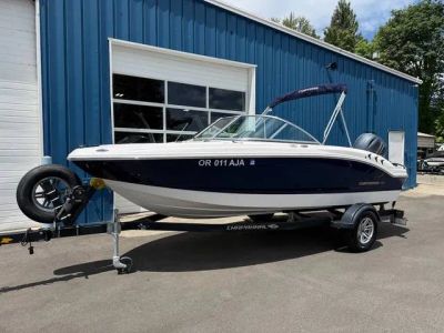 2024 Chaparral 19 SSI OB — front three-quarter view