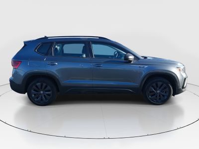 2024 Volkswagen Taos - Photo 8
