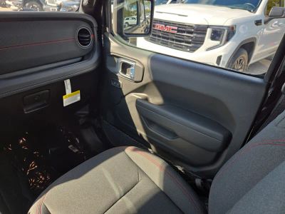 2026 Jeep Gladiator — photo 17 view