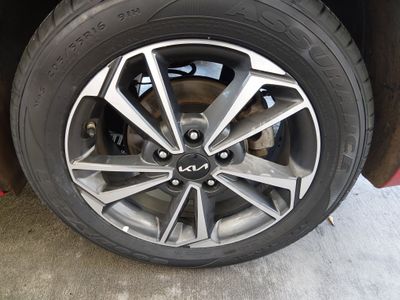 2023 Kia Forte - Photo 10