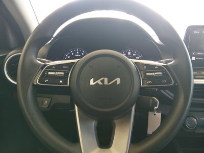 2023 Kia Forte - Photo 12