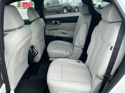 2026 Kia Sorento Hybrid — photo 17 view