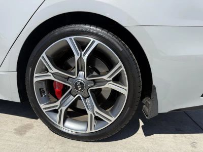 2020 Kia Stinger — photo 10 view
